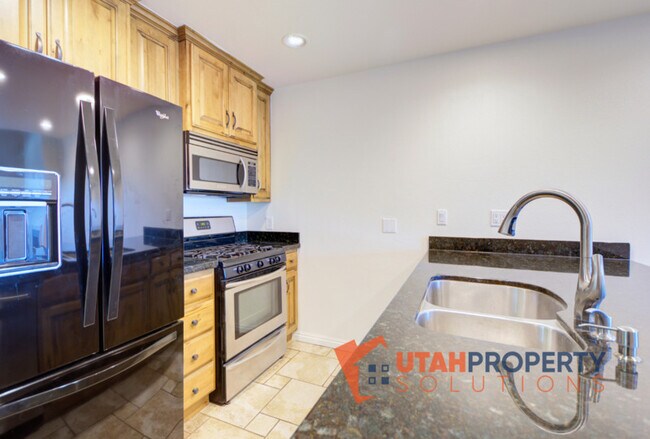 Building Photo - 1180 Foothill Dr