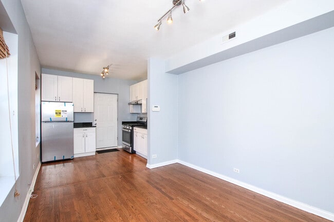 Building Photo - 1626 W Farwell Ave