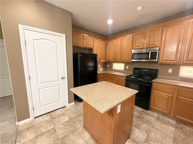 Building Photo - 673 Taliput Palm Pl