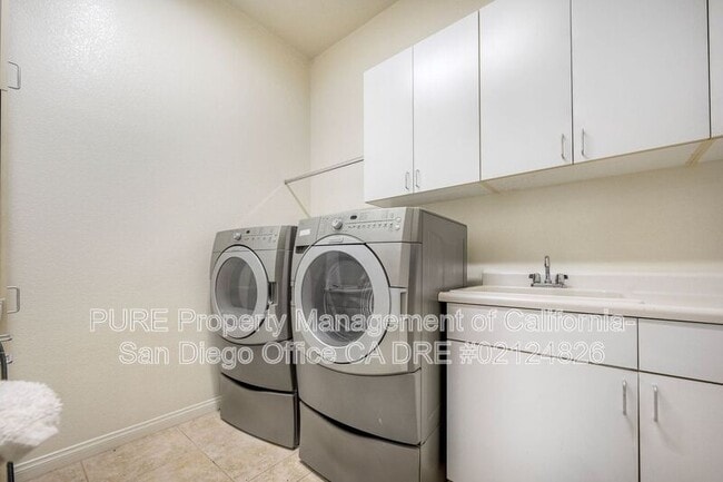 Building Photo - 13073 Dressage Ln