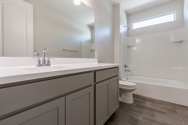 Building Photo - Beautiful and Spacious Single-Level Family...