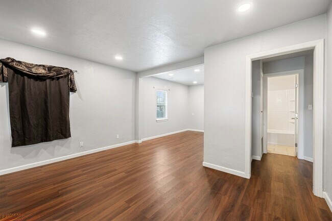 Building Photo - 4012 S Hudson Ave