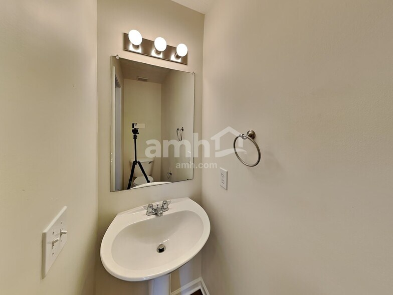 Building Photo - 5840 Mattox Cir