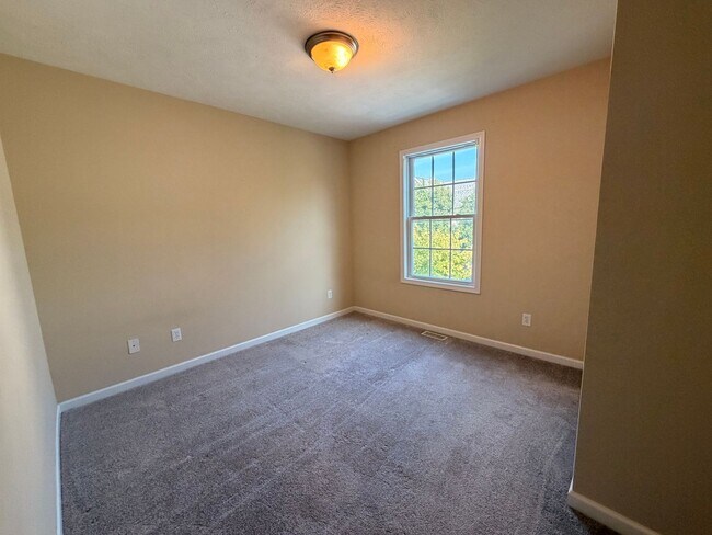 Building Photo - 3050 Ledgestone Pl NE