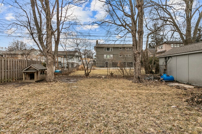 Building Photo - 231 E 74 Terrace