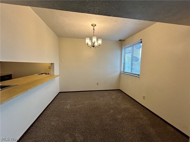 Building Photo - 623 Lovers Ln