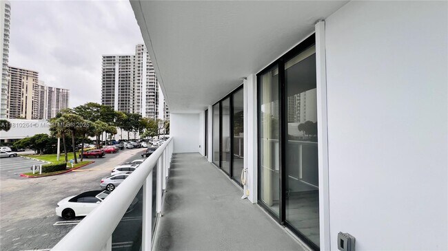 Building Photo - 20515 E Country Club Dr