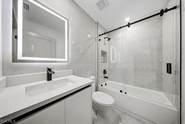 Building Photo - 541 Chalet Ave S