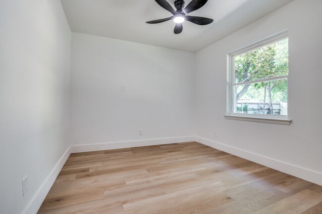 Building Photo - 7826 Woodshire Dr
