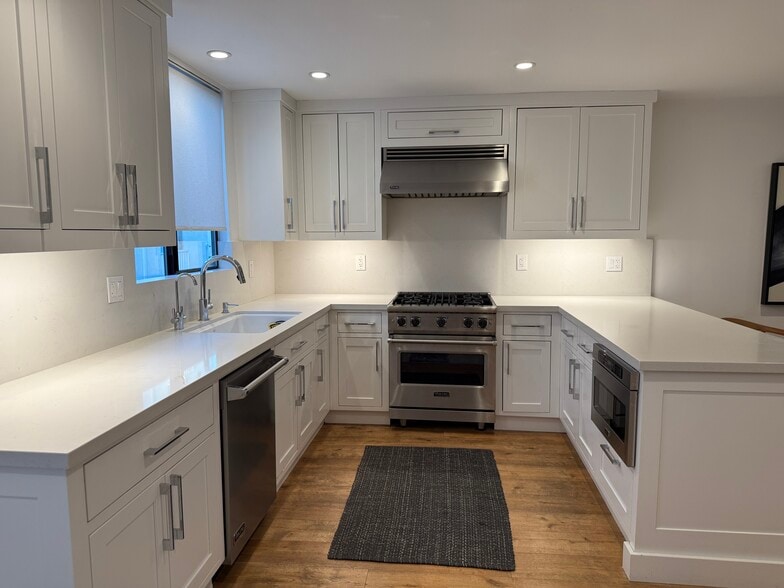 Kitchen - 8611 Burton Way