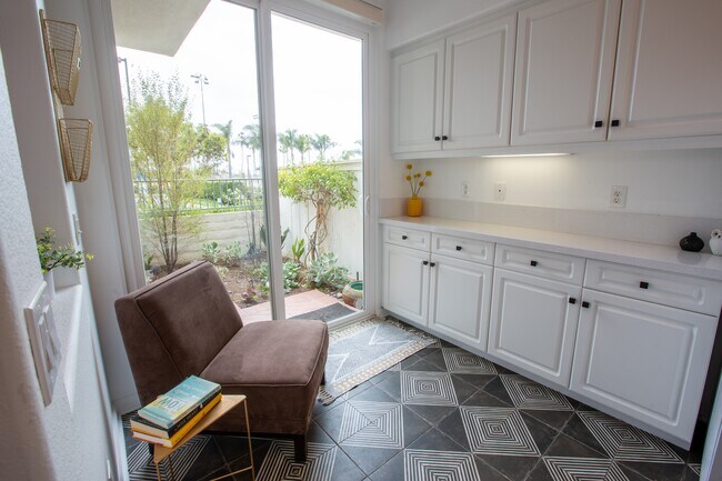 Building Photo - 593 Sweet Pea Pl