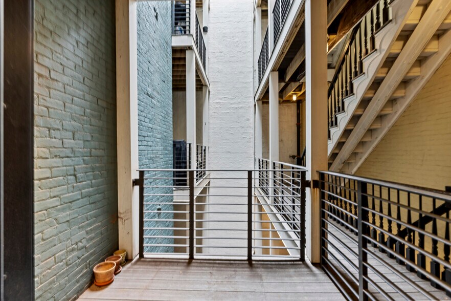 Building Photo - 1432 Elm St