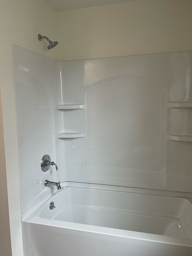 Building Photo - 90 Elm St