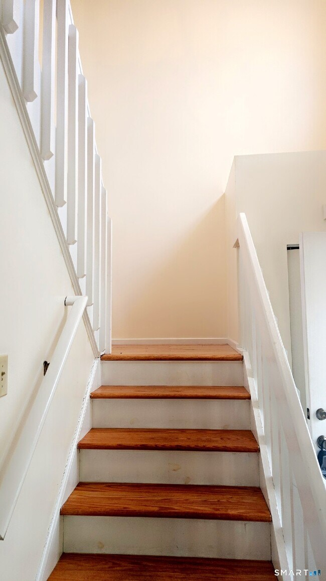 Building Photo - 20 Apple Way