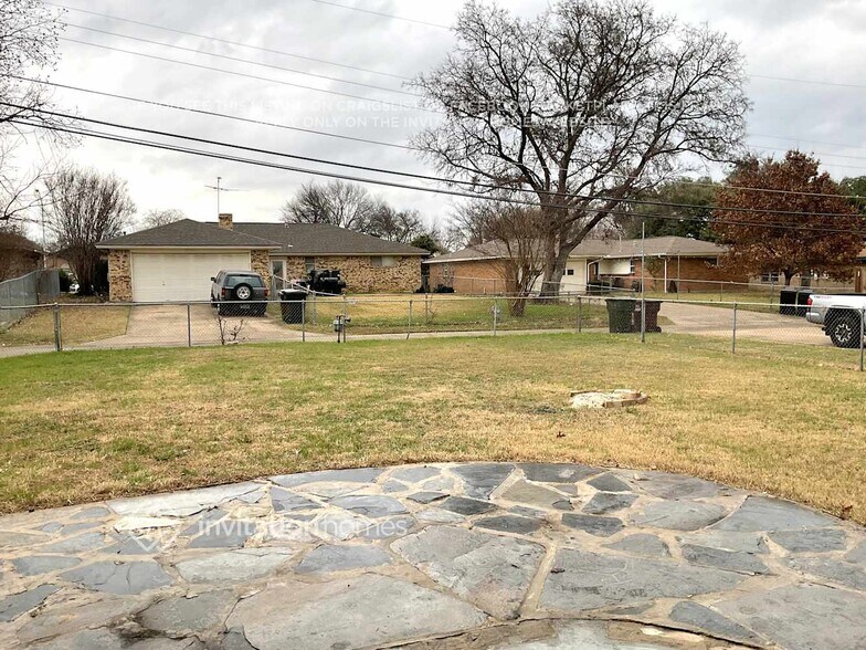 Building Photo - 2617 Natalie Dr