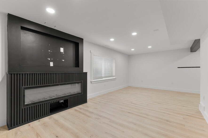 Building Photo - 4054 E Mohican Dr