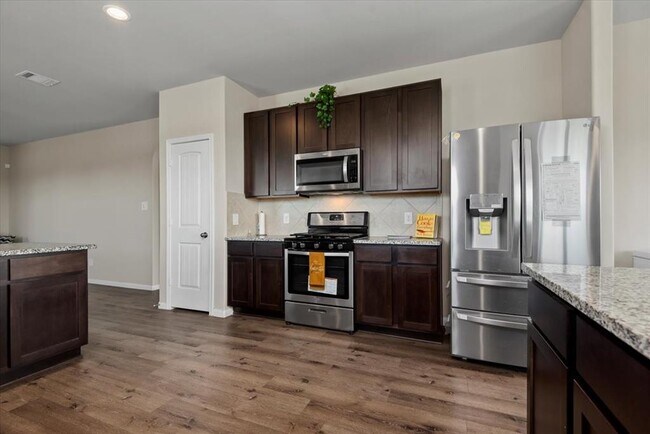 Building Photo - 5639 Brooklyn Rose Dr