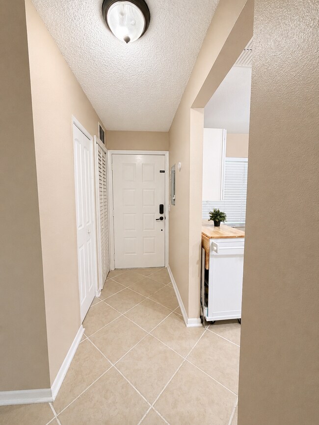 Building Photo - 1435 Millstream Ln