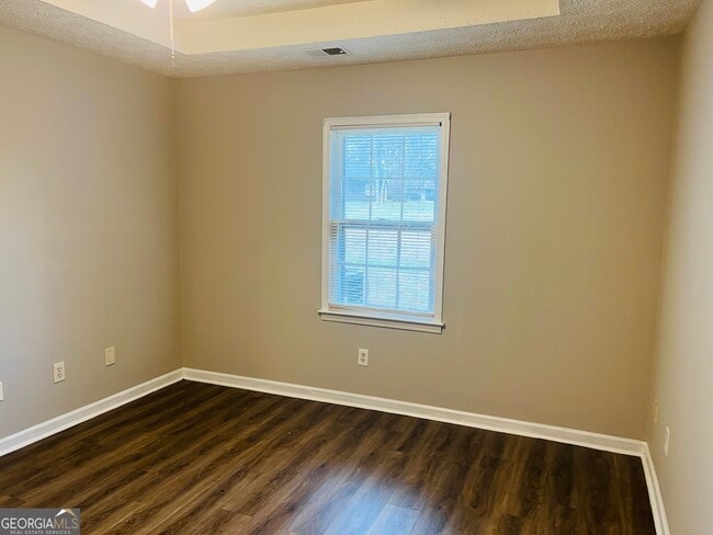 Building Photo - 12 Fredda Ln