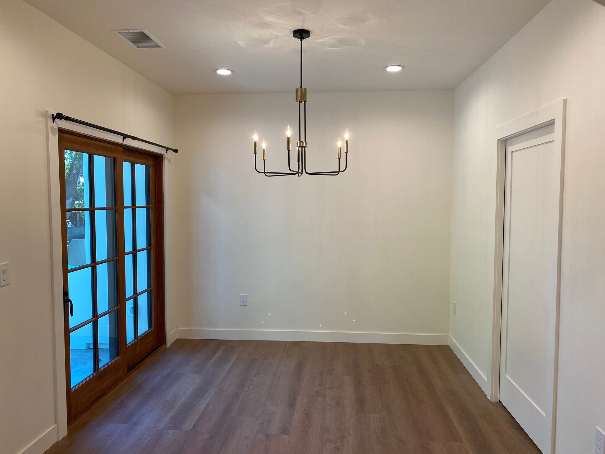 Building Photo - 1077 E Howard St