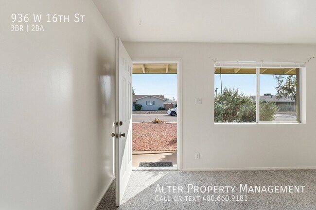 Building Photo - 936 W 16th St