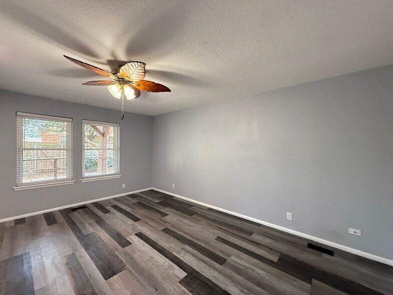 Building Photo - 2103 Park Pl