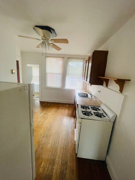 Building Photo - 3712 Parkside Dr