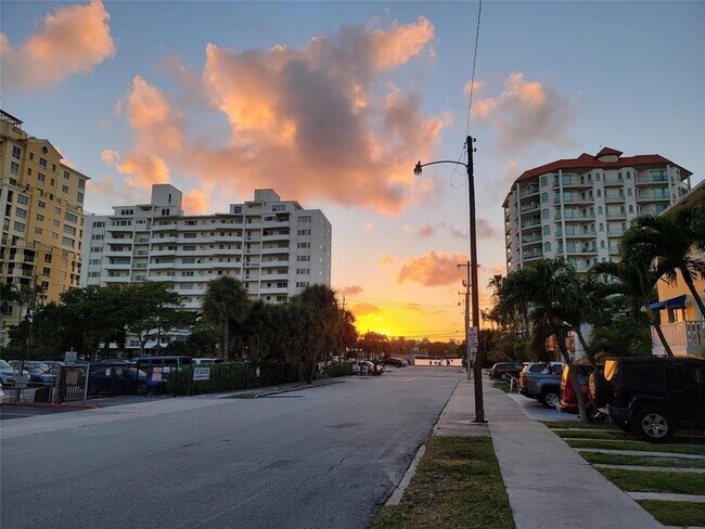 Building Photo - 3015 Seville St