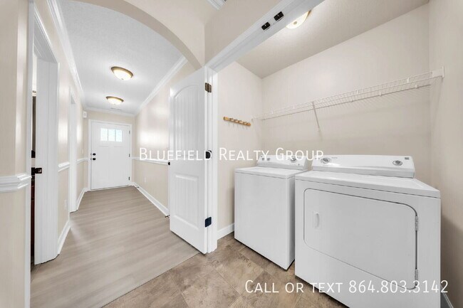 Building Photo - 562 Wesberry Cir