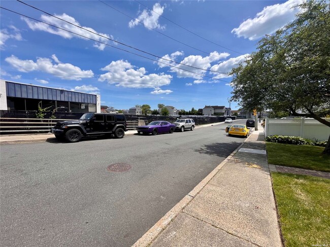 Building Photo - 3266 Brower Ave