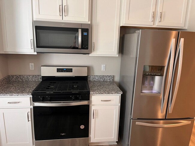 Building Photo - New 3 Bedroom 2.5 Bathroom Townhouse with ...