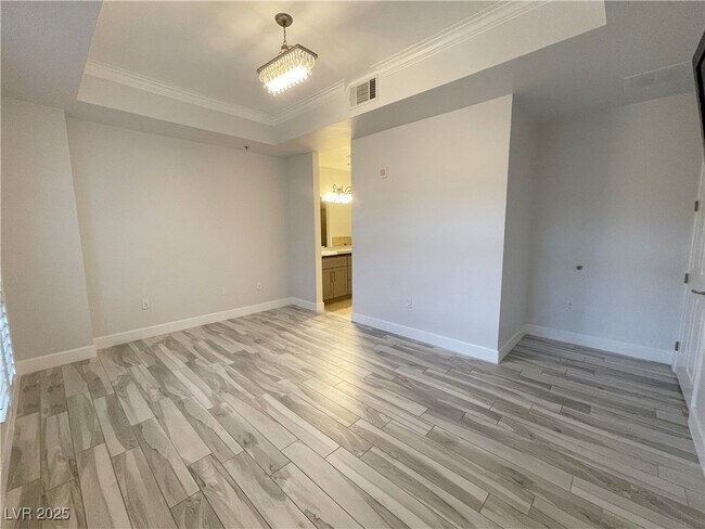 Building Photo - 2405 W Serene Ave