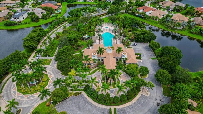 Building Photo - 10703 Versailles Blvd