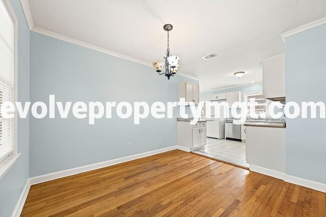 Building Photo - SPACIOUS CHARMING HOME!
