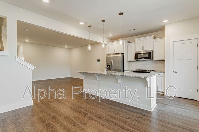 Building Photo - 32 Mardale Ln