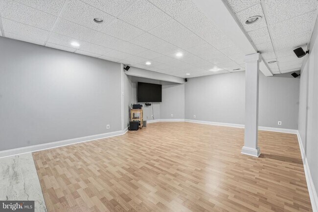 Building Photo - 3515 Devon Dr