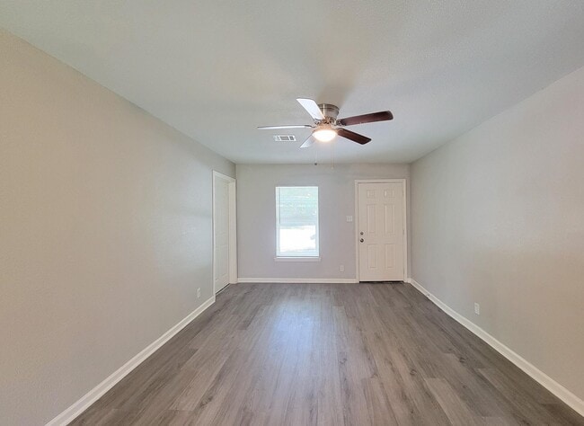 Building Photo - 2810 Forest Oaks Dr