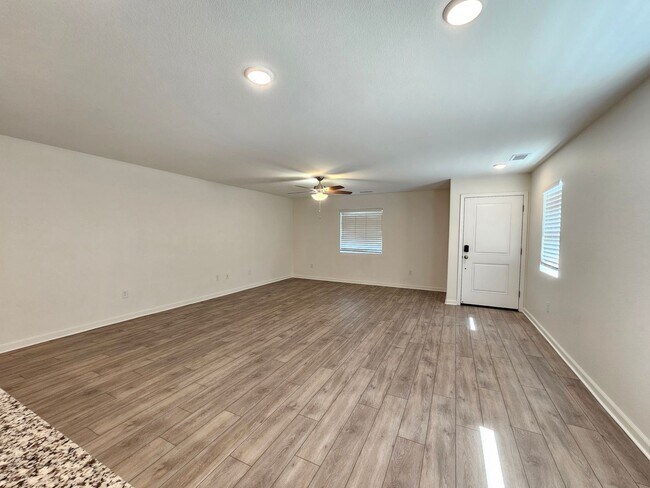 Building Photo - 322 Double Spring Dr