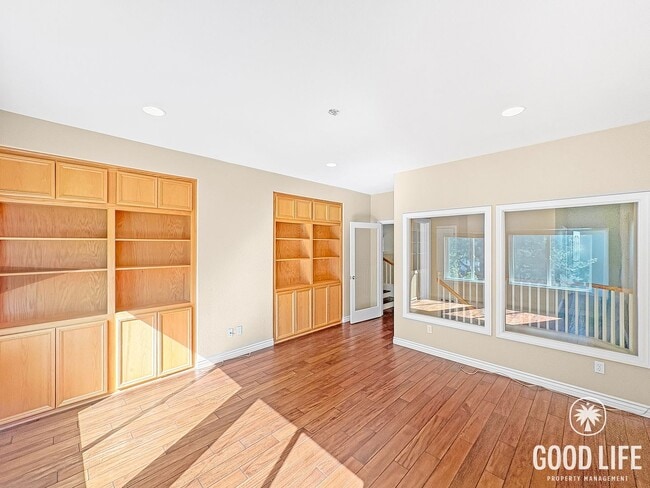 Building Photo - Spacious Torrey View Home with Flexible Floorplan in Gated Community