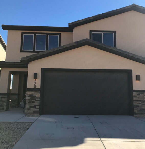 Building Photo - "Spacious 4-Bedroom Townhouse in Hurricane...