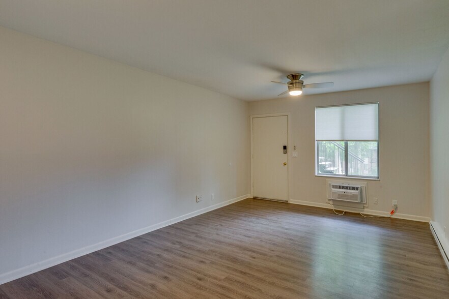 Building Photo - 2601 Hillsboro Pike