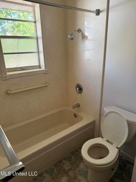 Building Photo - 2214 Pine Ave