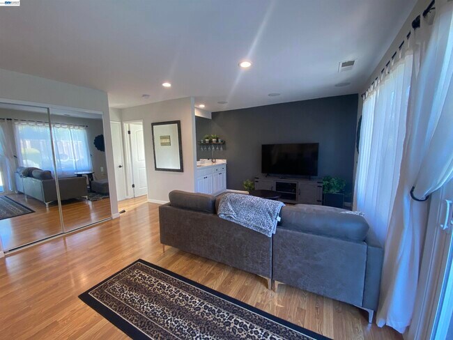 Building Photo - 3253 Pomace Ct