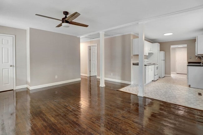 Building Photo - *RENOVATED & MOVE-IN READY* 3 BR, 2 BA in ...