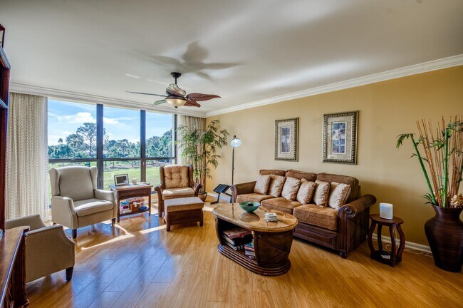 Building Photo - 5350 Woodland Lakes Dr