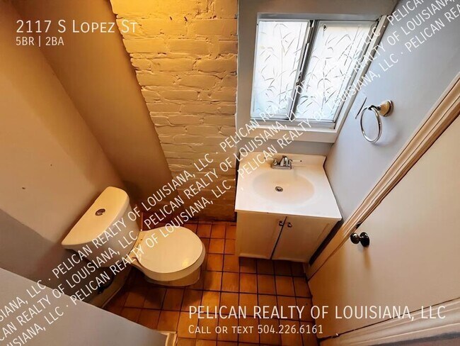 Building Photo - 2117 S Lopez St