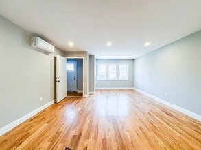 Building Photo - 58 Chestnut St