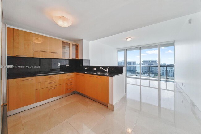 Primary Photo - 6799 Collins Ave