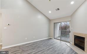 Building Photo - 8931 Town Center Cir