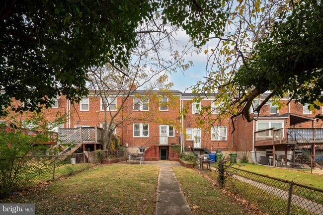 Building Photo - 2061 E Belvedere Ave